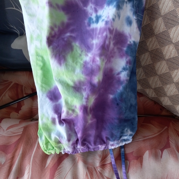 Stunning tye dye Capri pants  !! - Picture 2 of 4